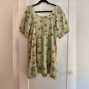 Wonderly Light Green Tiered Dress w/Floral Pattern. Puffed Sleeves. EUC. Size PL